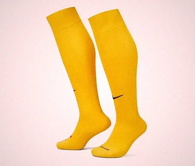 Nike Classic Cushioned Soccer Socks Knee High M (Fits Men 6-8, Wmn 6-10) Yellow