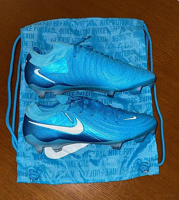 Nike Cleats Soccer/Futbol