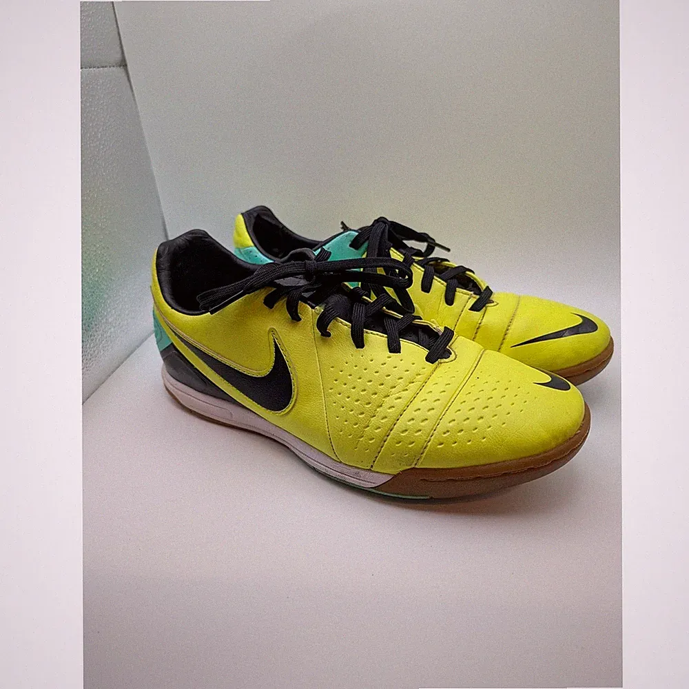 Nike CTR360 Libretto III IC Indoor Soccer Shoes Volt Black Mens 7.5 525171-703