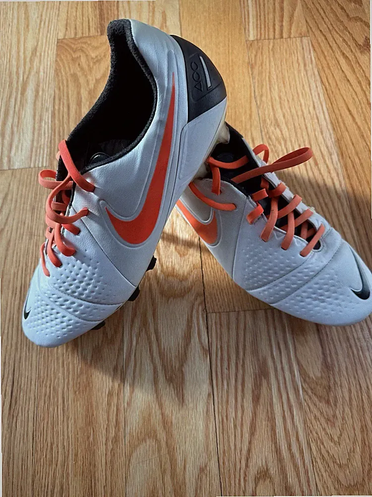 Nike CTR360 Maestri III FG Soccer Cleats (White/Black/Orange) US 10.5 525166-180
