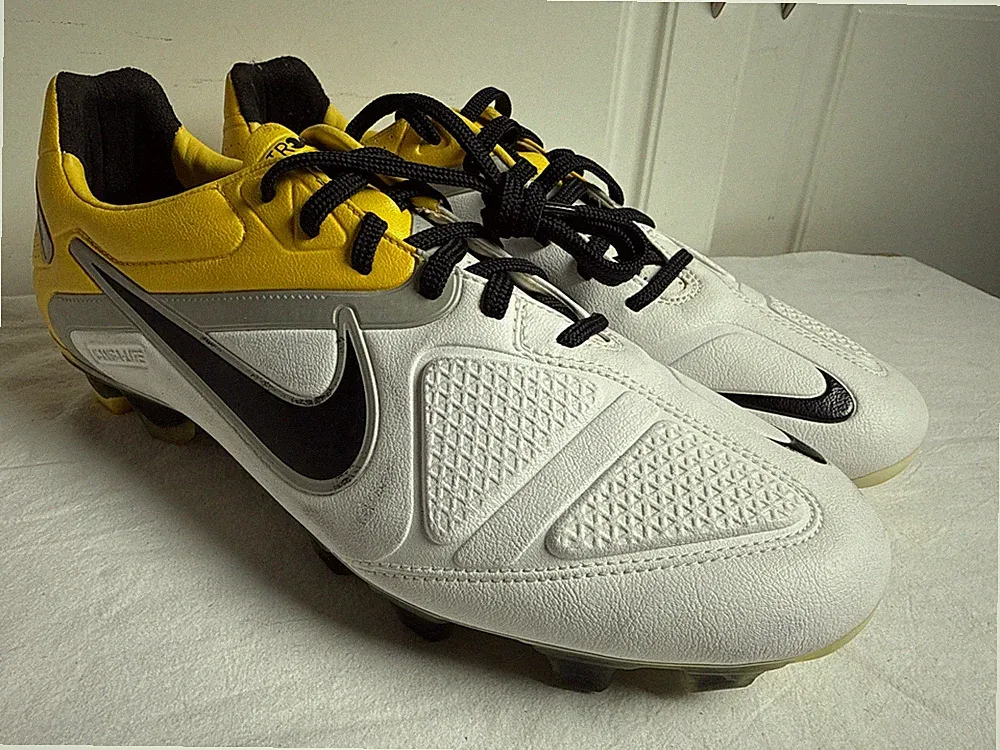 Nike CTR360 Maestri Soccer Cleats Size 10.5 PLEASE READ