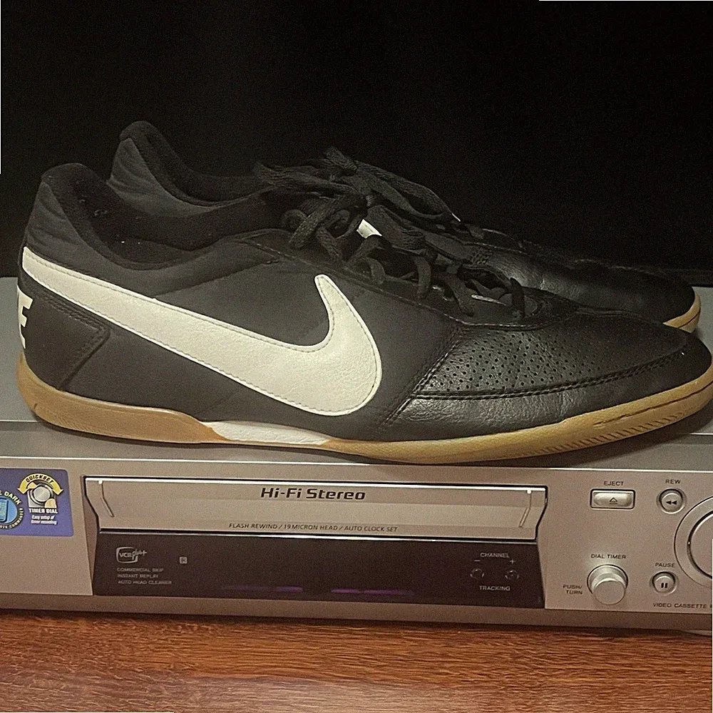 Nike Davinho 580452-010 Indoor Soccer Futsal Black Gum Men’s Size 12
