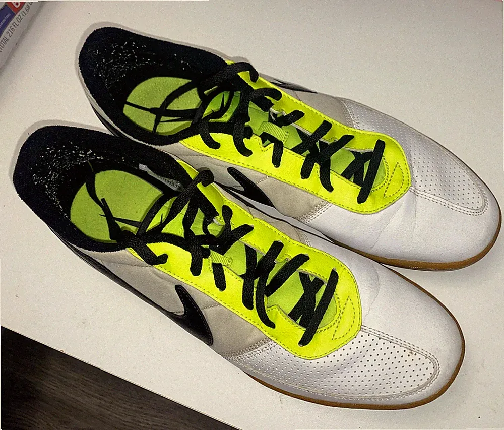 Nike Davinho Indoor Soccer Shoes Mens 12.5 White/Beige/Black/Volt