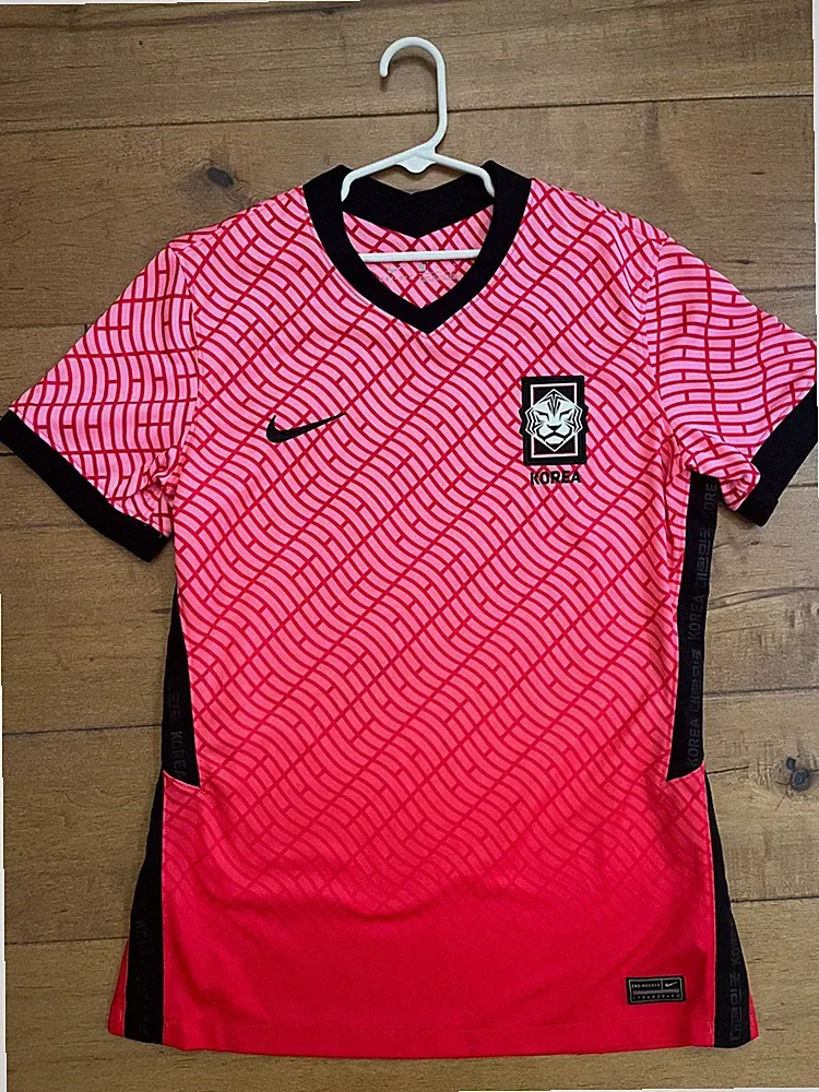 Nike Dri-Fit NWT South Korea Pink Red World Cup Soccer Jersey Women SIZE MEDIUM