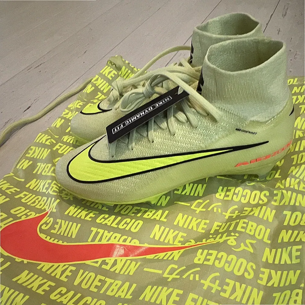 Nike Elite Mercurial Youth Soccer Cleats FG US Size 4 FQ1454-325