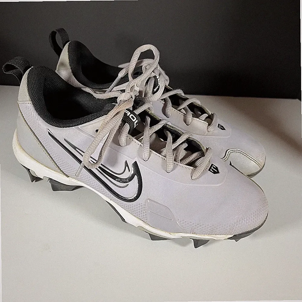 NIKE FASTFLEX TROUT Youth Baseball /Soccer Cleats Gray/Black/White Size 5Y