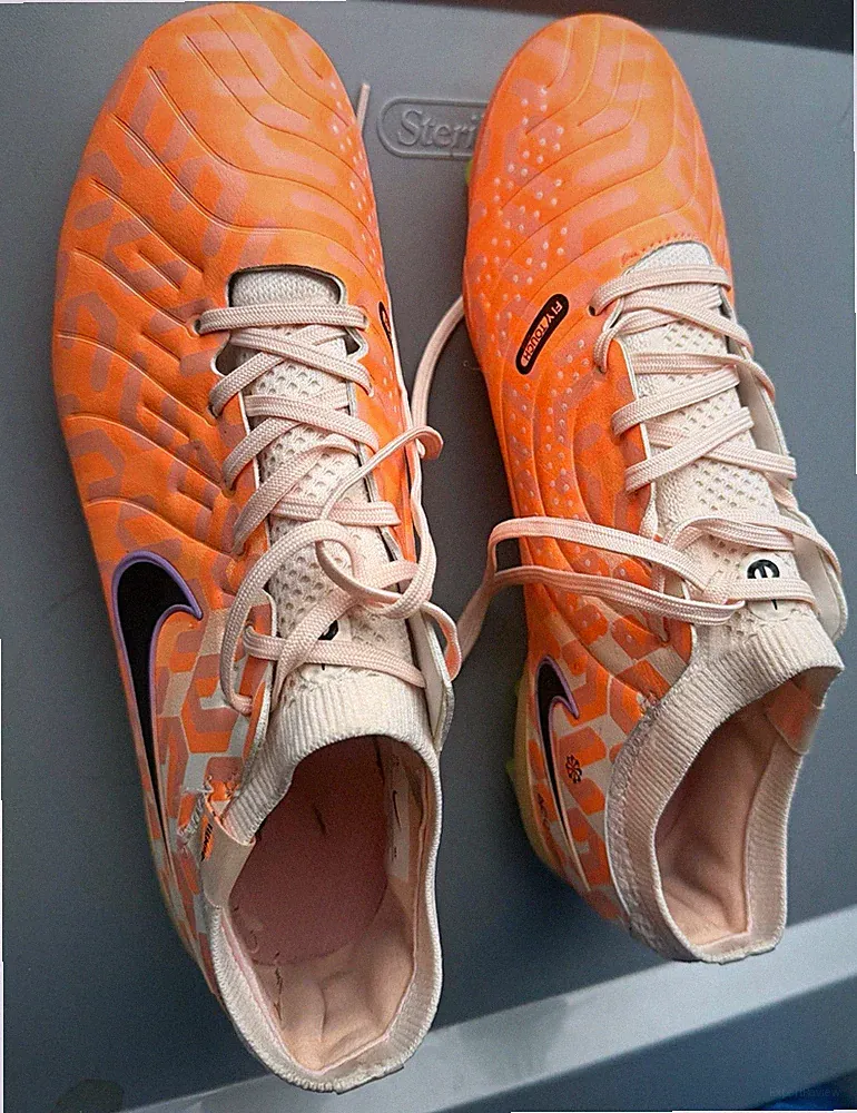 Nike Flyknit ACC Dynamic Fit Soccer Cleats Orange Women's US size 10