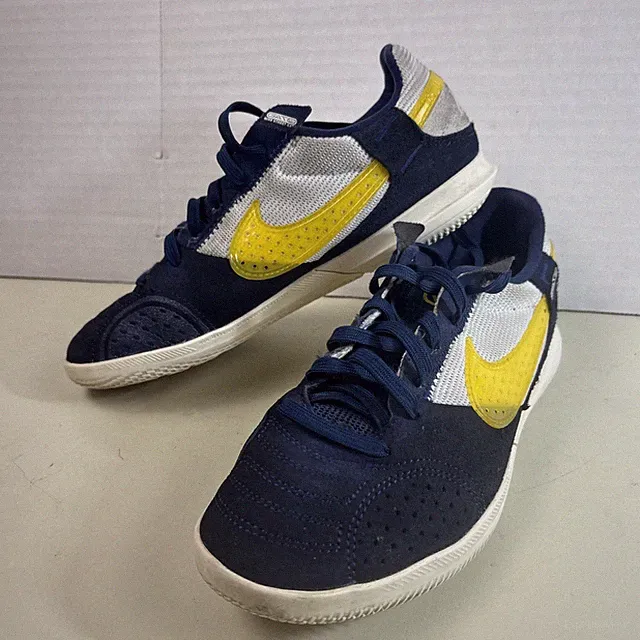 NIKE Gato Big Kids GS 3.5Y Navy/Yellow/White Indoor Soccer Futsal Athletic Shoes