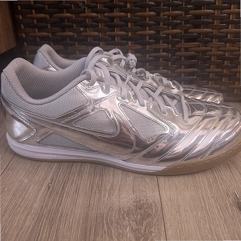 Nike Gato LV8 Silver Chrome Gum Indoor Soccer Shoes Men Size 14 IB3566-001
