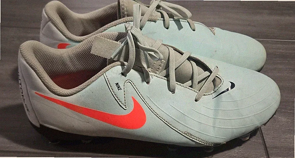 Nike Girls Phantom GX II Academy MG Youth Soccer Cleats Mint - Size 6