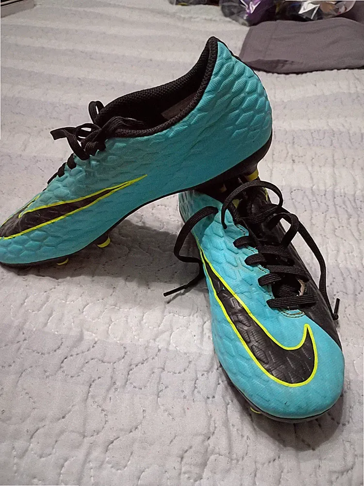Nike Hyperveno womens soccer cleats size 7