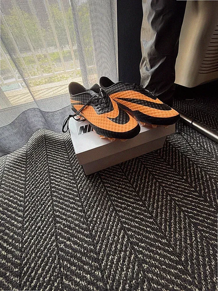 soccer cleats nike
