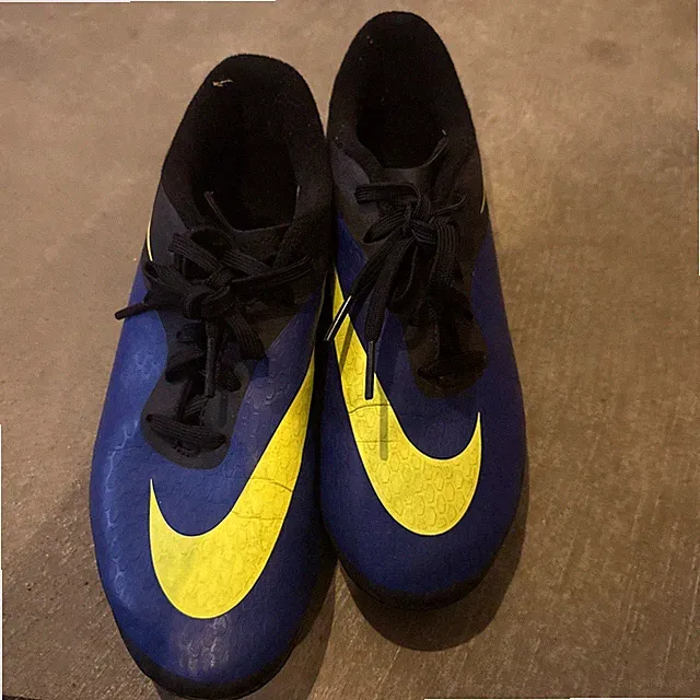 Nike hypervenom youth size 4.5 Soccer Cleats blue