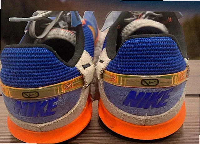 Nike Indoor Cleats Unisex Blue/Neon Orange 6 Youth Soccer Camp Summer Vacation