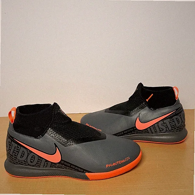 Nike INDOOR Soccer Shoes Cleat Kids 4Y Phantom Vision Academy Grey Orange