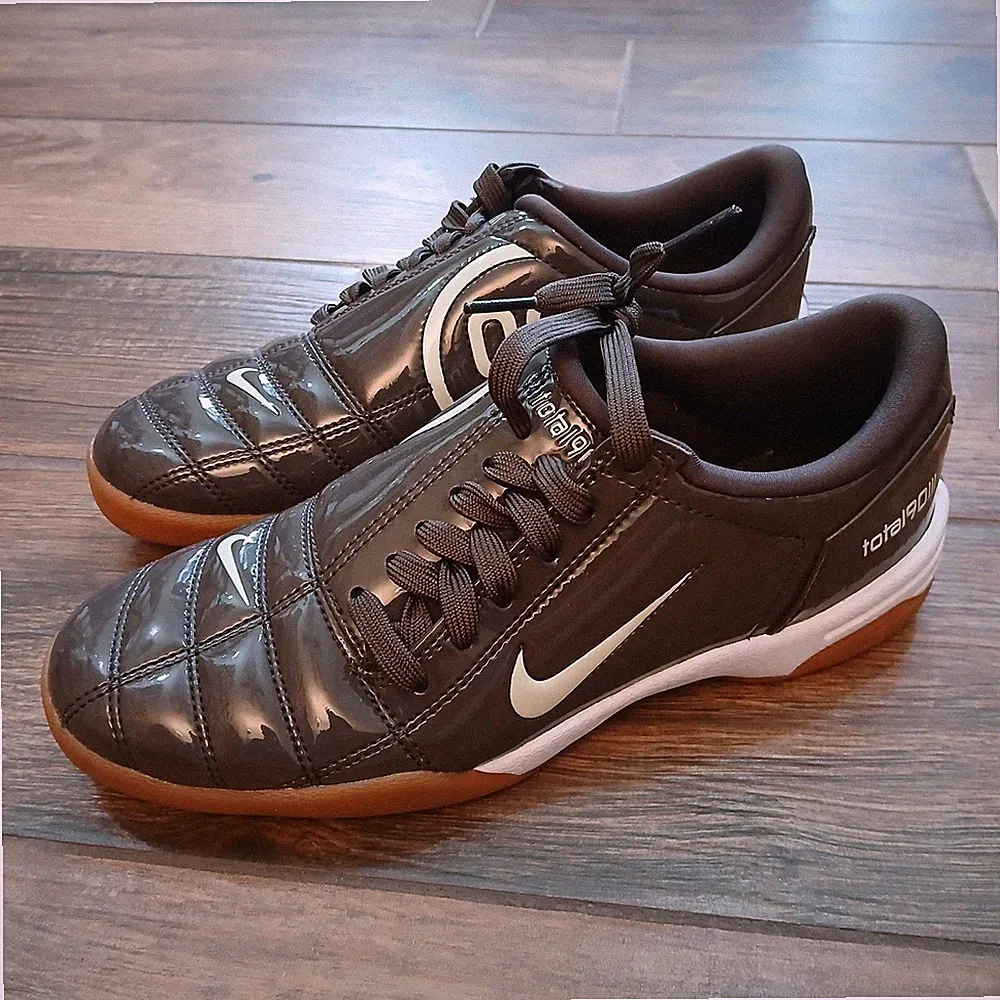Nike Indoor Soccer Shoes Womens 7.5 Brown Gum Bottom Total 90 Shoot IV IB5666