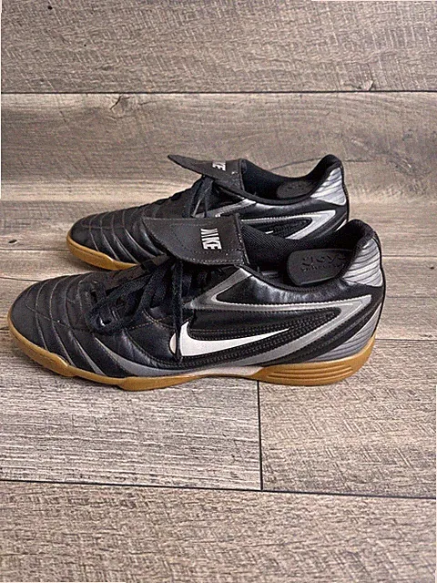 Nike intake VTG Men Indoor Soccer Shoes 319968-001 VINTAGE 2000s Size 12