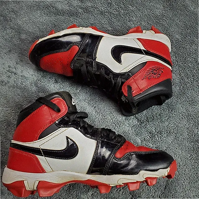 Nike Jordan 1 Mid Cleats Boys 5Y Bred Red Football Baseball Shoes HF6883-601