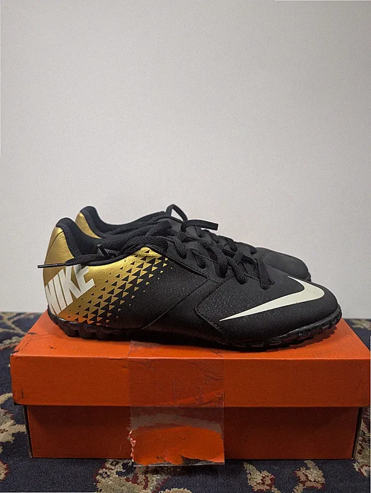 Nike Jr Bomba Black/White/Gold Turf Indoor Soccer Football Boys Kids Youth Sz 5Y