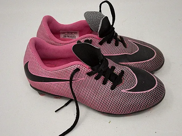 Nike Jr. Bravata II FG Pink Black Rubber Cleat Lace Up Soccer Cleats Girls 2.5Y