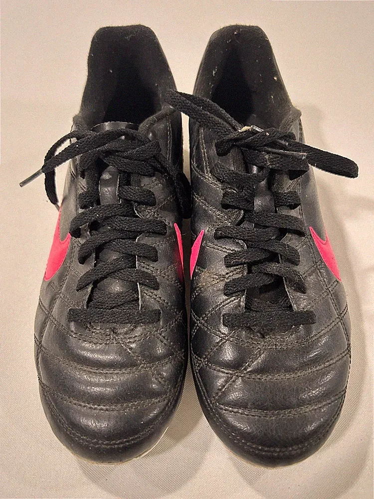 Nike Jr Chaser Soccer Cleats Youth Size 4Y Vintage 2013 Black Pink Athletic Shoe