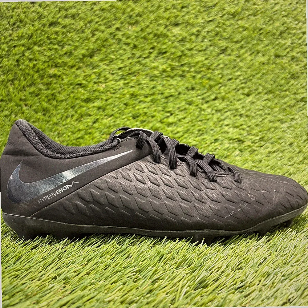 Nike Jr. Hypervenom III Club FG Boys Size 6Y Black Outdoor Running Soccer Cleats