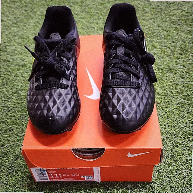 Nike Jr. Legend 8 Club Fg Kids Soccer Shoes Black-Volt