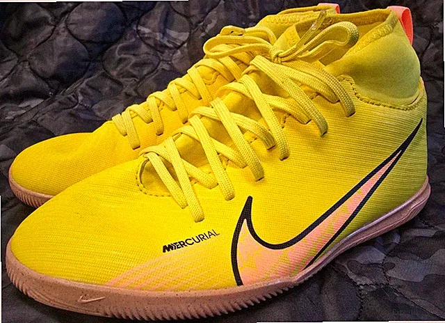 Nike Jr Mercurial Superfly 9 Club IC Indoor Soccer Shoes Yellow 6Y DJ5960-780