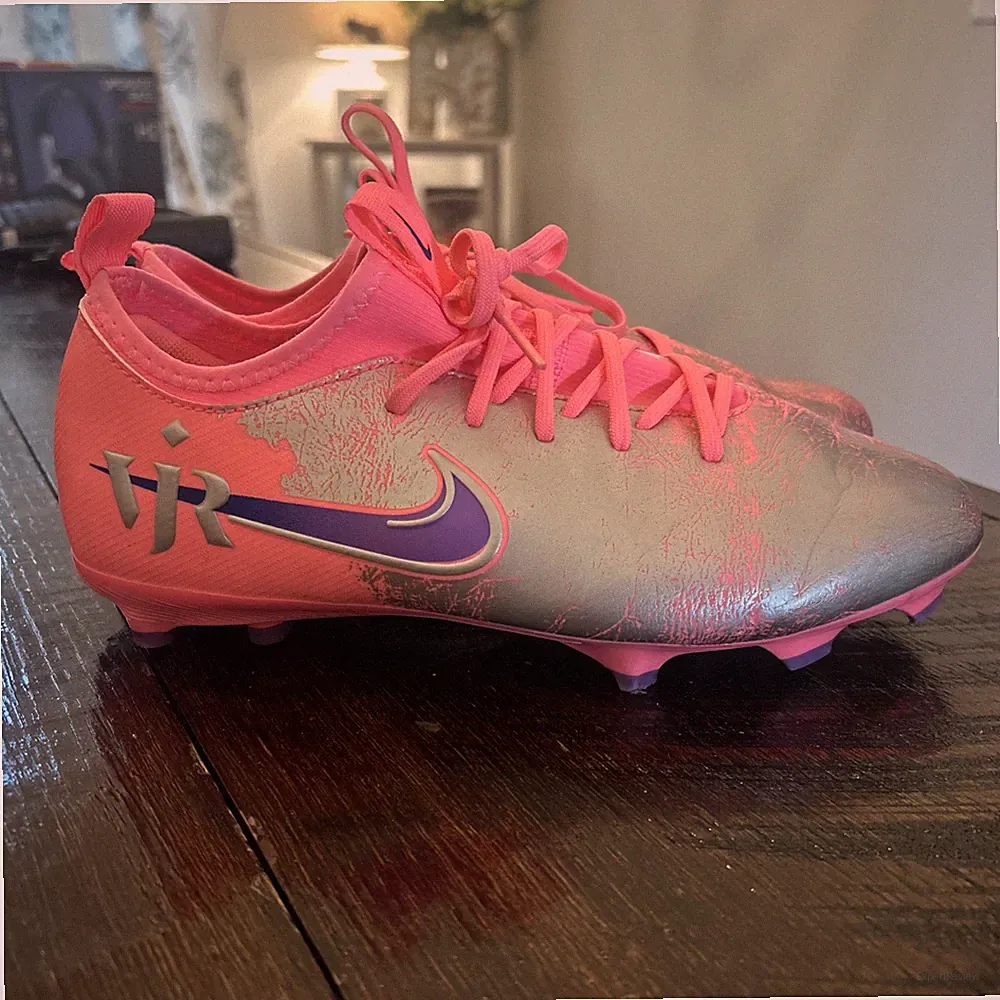 Nike Jr. Mercurial Vapor 16 Academy Pink IM3650-640 Low Top Soccer Cleats