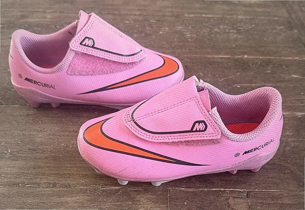 Nike Jr Mercurial Vapor 16 Club Girls Soccer Cleats Size 10 FQ8290-600 From 2025
