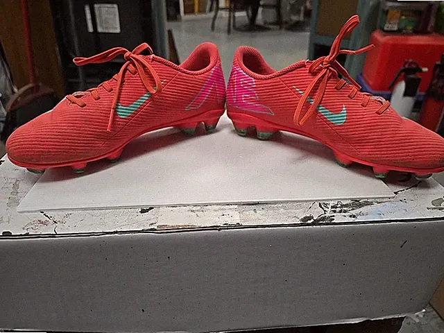 Nike Jr. Mercurial Vapor 16 Club Little/Big Kids' MG Low-Top Soccer Cleats 2Y