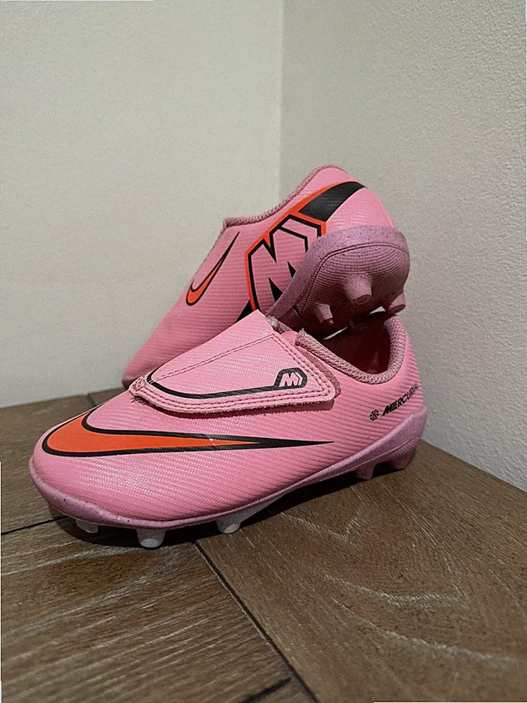 Nike Jr. Mercurial Vapor 16 Club Little Kids' MG Low-Top Soccer Cleats Size 9C