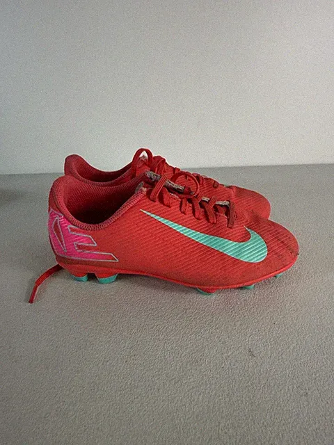 Nike Jr. Mercurial Vapor 16 Club MG Low-Top Soccer Cleats Kids US 1 UK 13.5