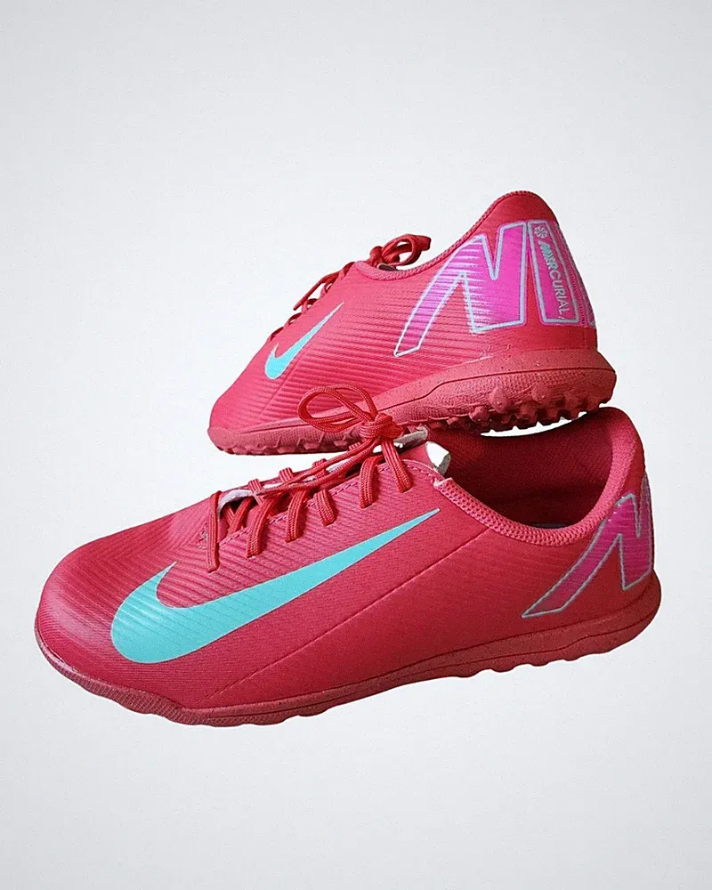 Nike Jr. Mercurial Vapor 16 Club-Size 6Y Turf Low-Top Football Shoes