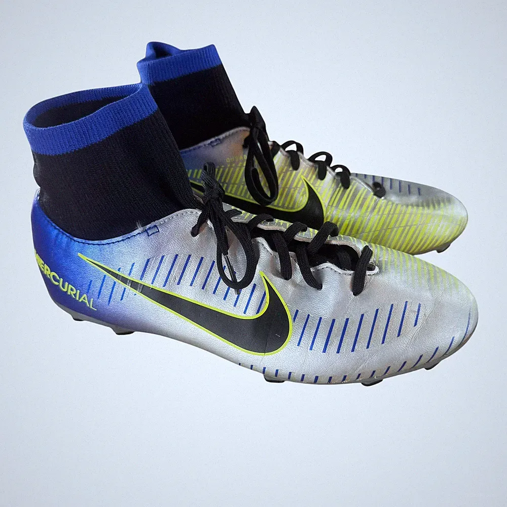 Nike Jr Mercurial Victory 6 Soccer Cleats Size 6Y 921486 407
