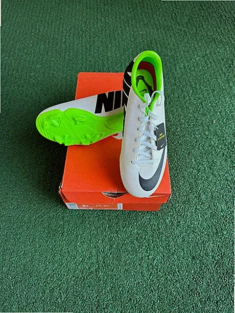 Nike Jr Mercurial Victory IV FG Kids' Soccer Shoe - White/Green