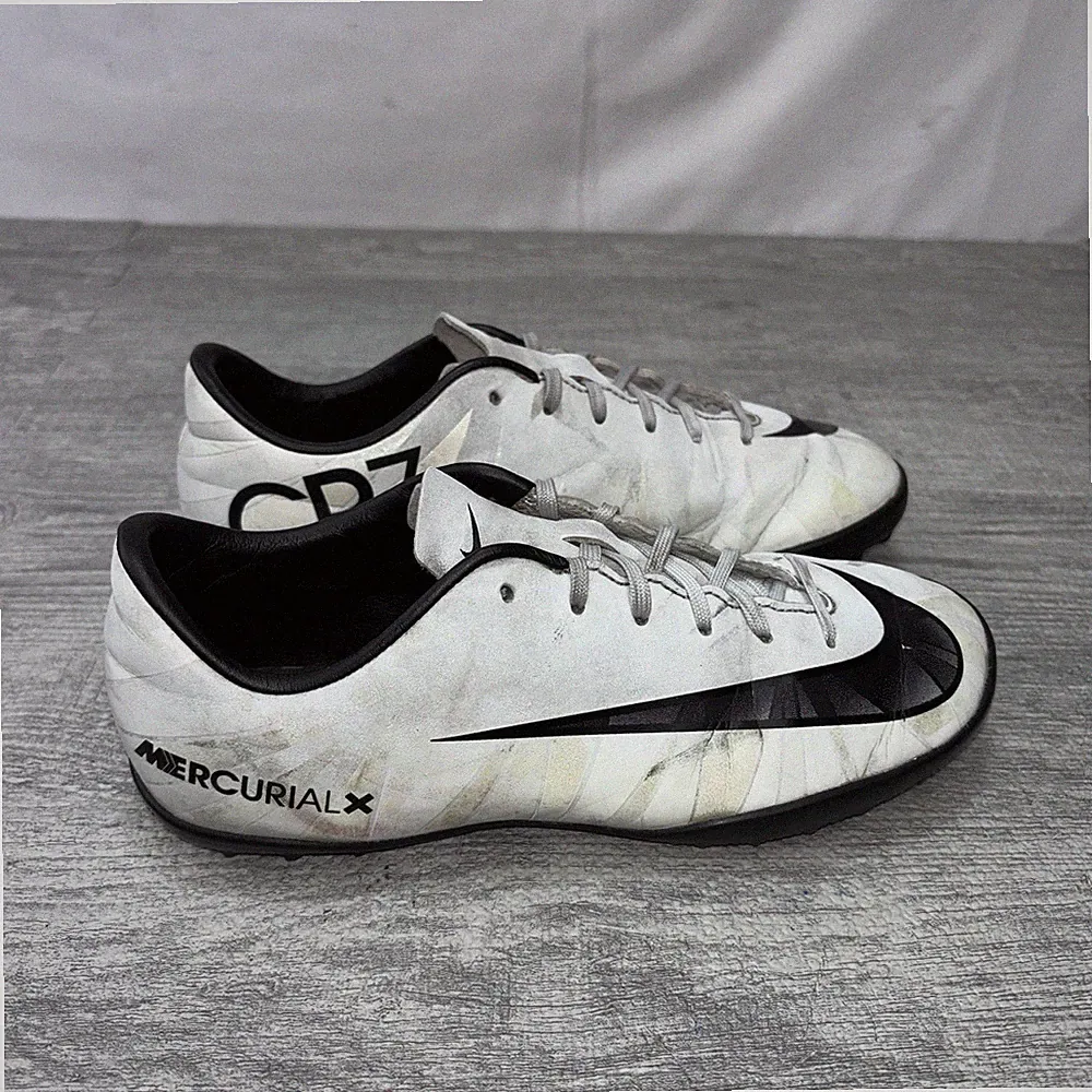 Nike Jr MercurialX Victory 6 CR7 IC Kids Soccer Shoes Size 4.5Y WhiteBlackGold