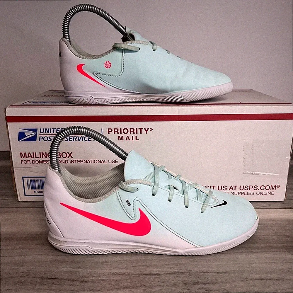Nike Jr Phantom GC II Club Indoor Soccer Shoes Youth 3.5 Mad Energy Pack Color