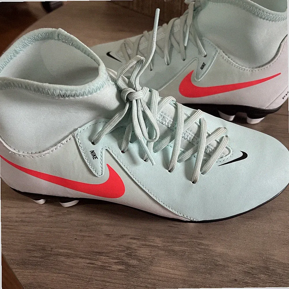 Nike Jr. Phantom Luna 2 Club FG/MG High-Top Soccer Cleats Mint Atomic RedOff 4.5