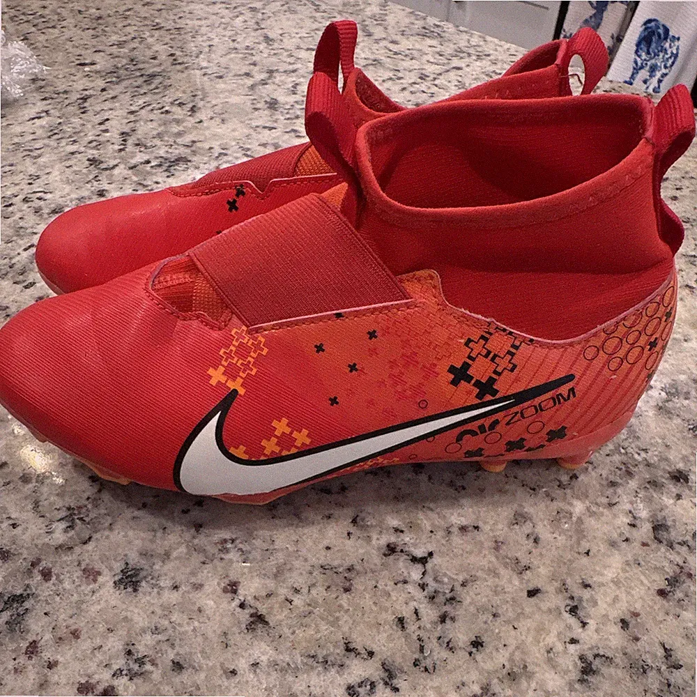 Nike Jr. Superfly 9 Mercurial Zoom Youth Soccer Cleats Red/Orange in Size 4