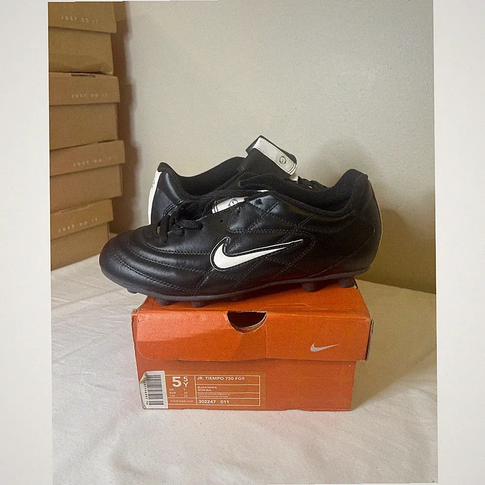 Nike Jr Tiempo 750 FGR Kids Soccer Cleats 5.5Y Black White 302247-011 NEW