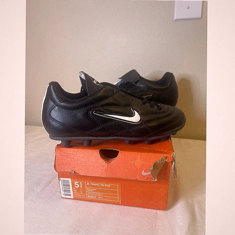 Nike Jr Tiempo 750 FGR Youth 5.5Y Black White Soccer Cleats 302247-011 Vintage