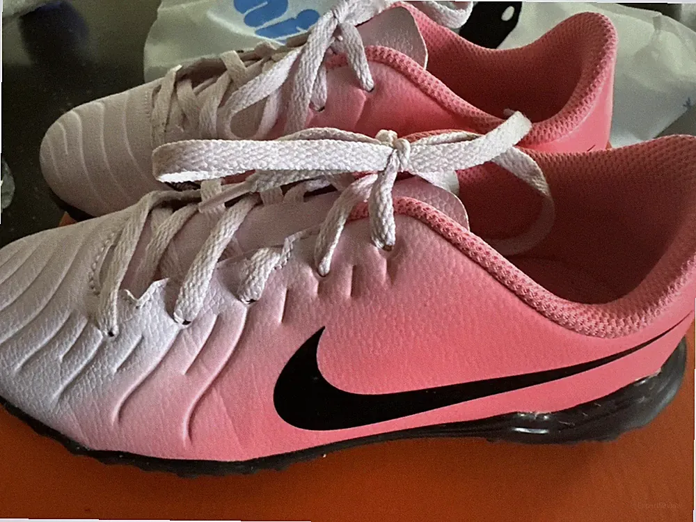 Nike Jr Tiempo Legend 10 Club Sneakers Siz 2.5 Y Futsal Turf Pink Ombre Soccer