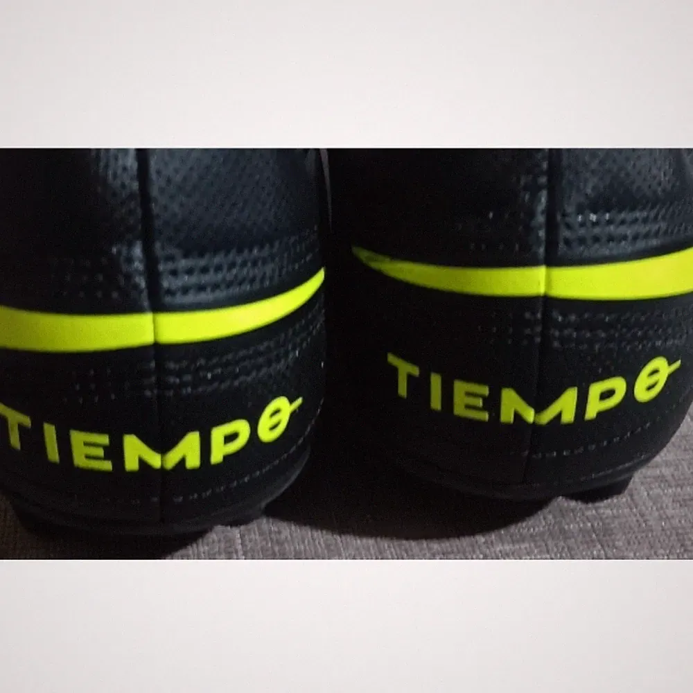 Nike Jr. Tiempo Legend 8 Club MG Soccer Cleats Size 13 Boys