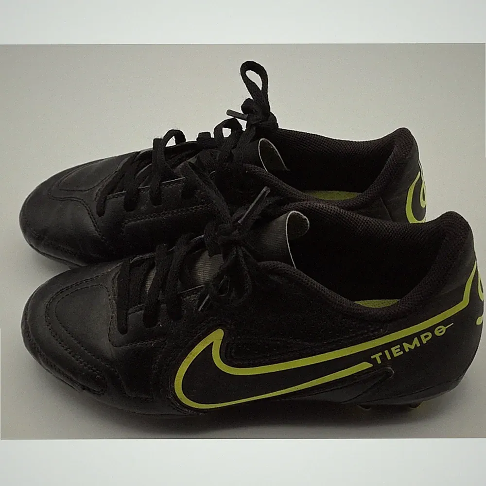 Nike Jr Tiempo Legend 9 Club FG Soccer Cleats Youth Size 2.5Y Black DA1331-070