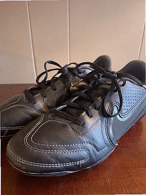 Nike Jr. Tiempo Legend 9 Club MG Soccer Cleat Black Size M 6 / W 7.5 DA1331-001