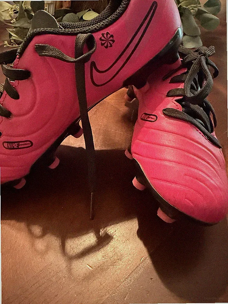 Nike JR Tiempo Legend Club Kids Size 1 - Neon Pink Soccer Cleats & Shin Guards