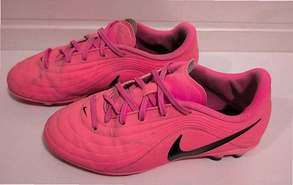 Nike Jr Tiempo Legend Club Pink & Black Soccer Cleats Girls Size 4.5Y