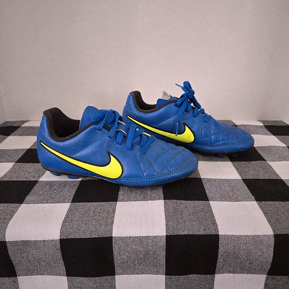 Nike JR Tiempo RIO II FG-R Soccer Cleats Shoe 631286-470 Size 13C FLAW