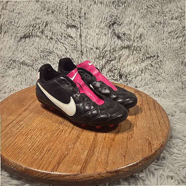 Nike JR Tiempo Rio Soccer Cleats FG-R Youth Sz 13C Black Pink Futbal 509035-016